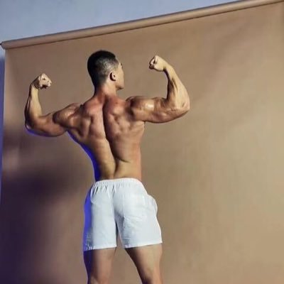 Coys20's profile picture. SM 1️⃣0️⃣6️⃣9️⃣ 此刻不必追赶时间，生活的忙碌，无论您是出差还是旅游，工作的压力，来一场深度按摩，让专业的手法驱散积累的疲惫，只需让呼吸与香氛同频，让每一次按压都带走一份沉郁，让肌肤在温润中重获轻盈  🐧 3205346106