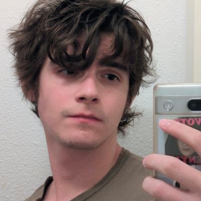 enzozenzoz's profile picture. não se faça, eu não acredito na sua vida utópica.