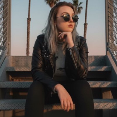 littlewera's profile picture. … llevo 152  años siendo dark 🖤