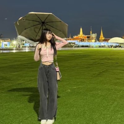 Paphawarin60001's profile picture. 