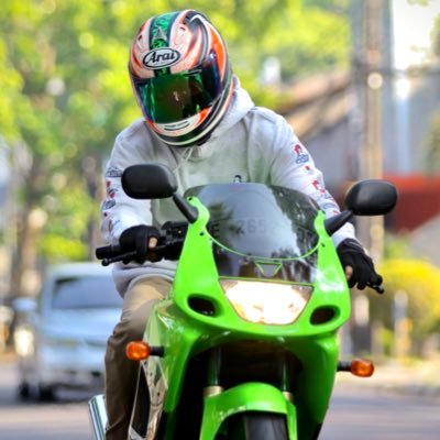 denrol_'s profile picture. Tukang dagang iPhone.