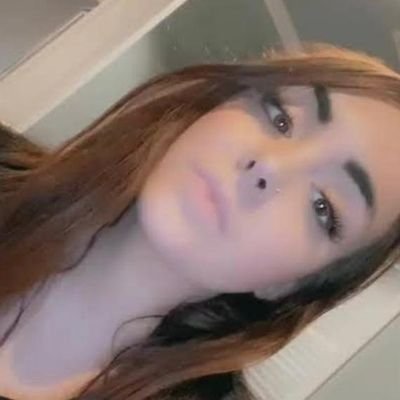 rose_1554's profile picture. 