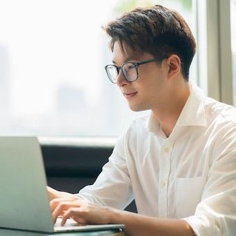 tJhfSTo7Og4736's profile picture. SE歴25年、40代後半でフリーランス独立(4年目)。
50代からは地方暮らしをしながら、家族を支えつつ安定して稼ぎ続けるための考え方やヒントを発信中。
#codolife 技術サポート/studio Se:eds 所属。
“無理なく長く続けるフリーランスのリアル”を共有しています。