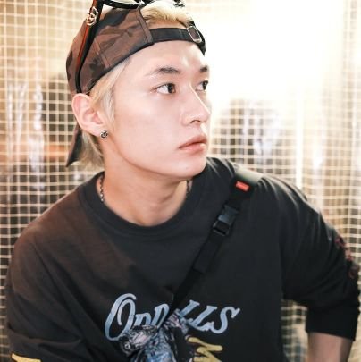 najimakli's profile picture. 