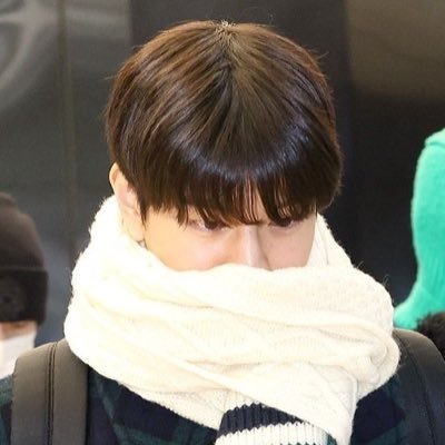 “what do you even know?” “hyunjin’s clueless” .☘︎ ݁˖