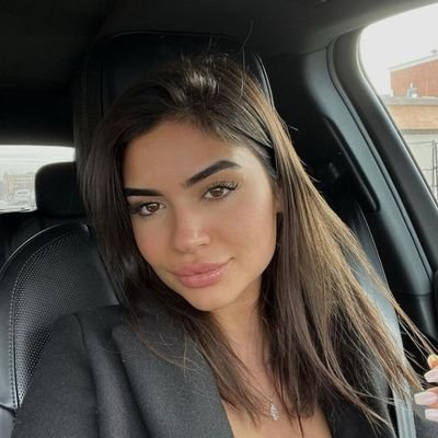 In a few words...
I consider myself a dreamer, willing to fulfill my greatest wishes. I am very enthusiastic, charismatic and spontaneous. I like to be direct