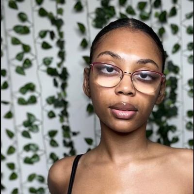 Oliviasmithlucy's profile picture. Beauty with brains | 🌍 Making my mark, one tweet at a time.