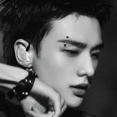 hywnnes's profile picture. 𖥻   .  it's a lotus flower, right ?                 

                                                                            ✵  :: kpop,khh,krnb multi