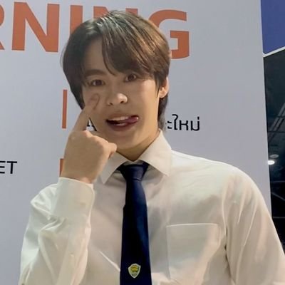 One of the IGOT7 in the Nest of Baby Birds #GOT7💚#IGOT7 🐦🔥 💜🍄 🍼🦖 🖤🥕 🦊🐑