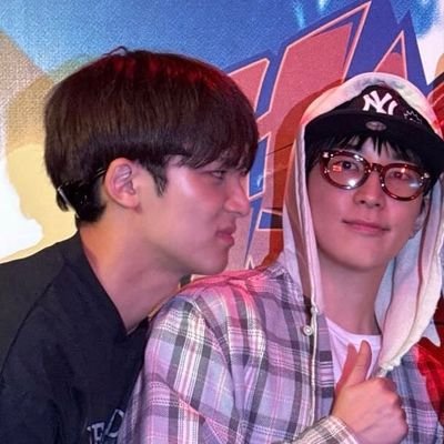 backupaccniyang's profile picture. ^ minwon — busy at work!