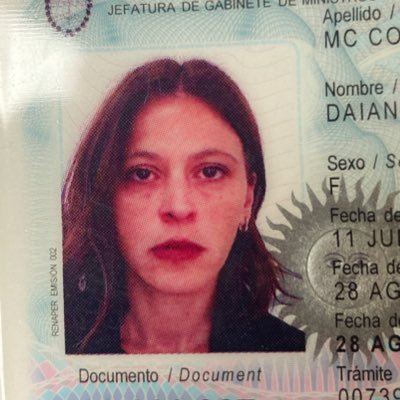 Esclava perpetua de la industria textil. La amo y la odio en igual medida y con la misma pasión. No es la primer. Es la primerA.