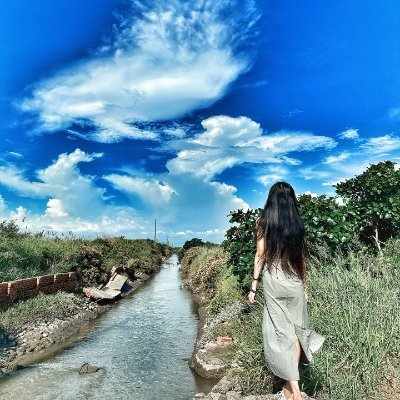 uasiwaw's profile picture. 青空の下で、心が自由になっていく。風とともに歩む感じが素敵🌿