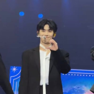 ⋆.ೃ𐦍*kim taerae・⋆𐦍.ೃ࿔* THE kim seungmin and THE christopher bang chan know i exist __( . ᴗ .)_ enfp