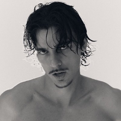 emilbtnc's profile picture. d’une sombre élégance | art director - figure model