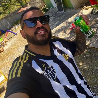 Atleticano saco roxo, filho da simplicidade, filósofo de boteco, amante de futebol, cerveja, pagode e Tupac Shakur. @atletico @realmadrid @2pac
