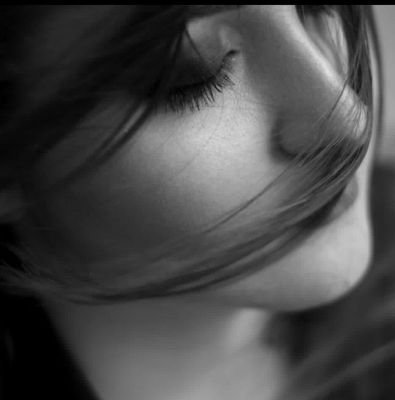 ❣️قلبي لا يُسيطر عليه.. ينبض لمن يشاء ومن يقترب بصدق يجد نفسه أسير عشقي 🌹
