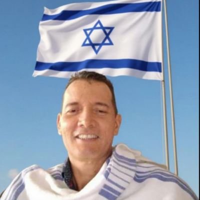 JorgeEMoncadaA's profile picture. Desendiente del primer alcalde de Macondo, el general José Raquel Moncada