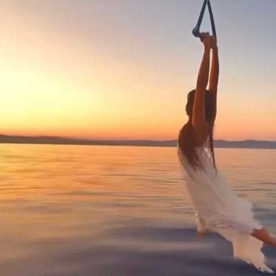 Queen_x25's profile picture. "This account is protected under Article 10 of the European Convention on Human Rights, which safeguards freedom of expression.”