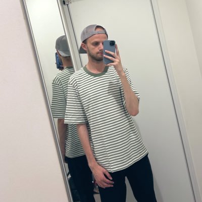 harry17j's profile picture. 27 • ✈️ • @spursofficial • ST