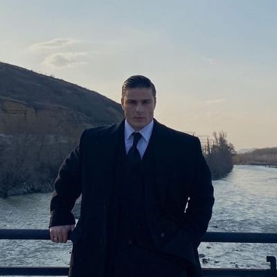 🖋️و.ز.ا.ر.ت نفت ⚙️
تاجر نفت🚢🌐🧳
توانایی کشیدن لوله نفت تا درب منزلتون ⚫
عضو (SPE)
مالک SHOC(sharif,oil,company)
(پشت پرده نشستم و تماشا میکنم)
calisthenics