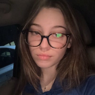 axloree's profile picture. 21! i stream on twitch