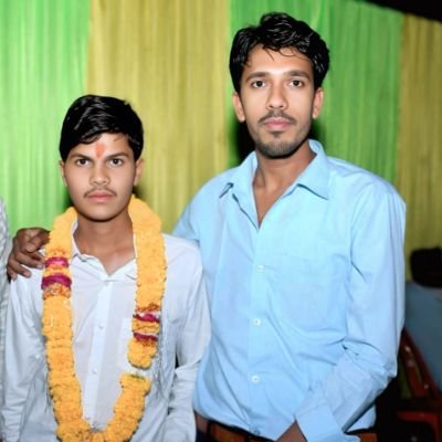 DabluDausa's profile picture. 🔥मेरा भारत महान🔥

तड़प होनी चाहिए, कामयाबी के लिए;  सोच तो कोई भी लेता है....