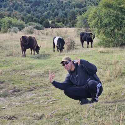habbolosa le ponia los cuernos a estarqui con armitxe en el imperio Hades, habbolosa era azoteana y armitxe un RaRiThO