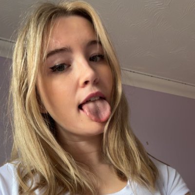 Ella30848's profile picture. see more and chat with me here ⬇️