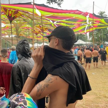 LuizComzy's profile picture. falhando em muitas coisas,mas sendo sempre responsável com os sentimentos.