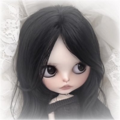 tutto del mio mondo, io piace dí magia, psicanalisi, poesia, literatura, parole e sono una donna melanconica.