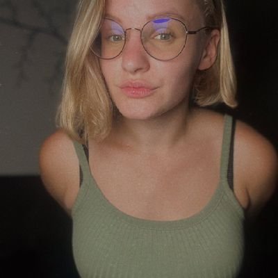 roselarry3010's profile picture. 