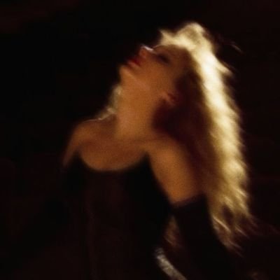argentina y de river. te identifico cualquier canción de taylor swift en menos de un segundo. leo libros y me quejo de cosas.