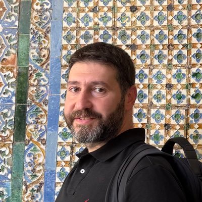 Kitaplara meraklı mimar. İstanbul monografilerini derler: https://t.co/1wLixoBl5b Kısa öykü yazar: #1tweet1öykü