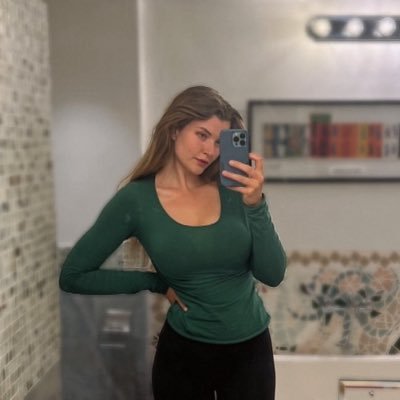 oliv271874's profile picture. Life is good!