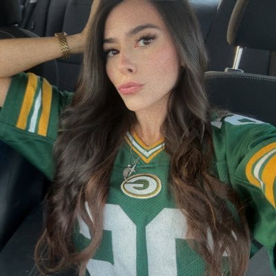 lyliannlongoria's profile picture. 28, tx #GOPACKGO