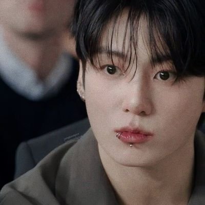 JikookminVante's profile picture. bigodinho do layon