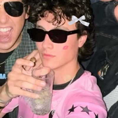 jcarsenal05's profile picture. ៹  ،، im a religious drunk and this is where i pray