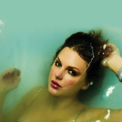 s4smyle's profile picture. help I'm still at Wembley Stadium