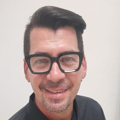 Venezolano con sangre italiana, pasión por los autos , las motos, y las tetas ....