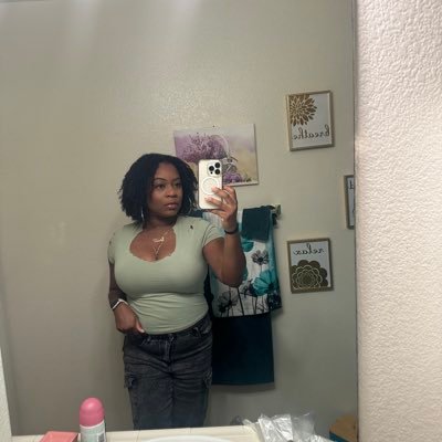 SparKLeShiNes's profile picture. 🫶🏾 🤓 👓 Maybe it’s sarcasm… Maybe not.. locs loading 🥰🥰🙃