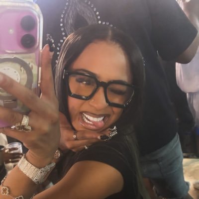 🌙mercury in gemini tell bitches 222 pick a side body tea this chick a vibe pussy bring niggas to life 🧘🏽♀️. camillethedreamer🌍🎧 on soundcloud!