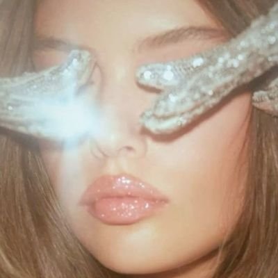 xValRojo's profile picture. 𝑎𝑛𝑔𝑒𝑙🪽
ain't you ever seen a princess be a bad bitch?
⚖️