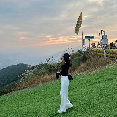 faridreza255's profile picture. 🌻 Explore to feel