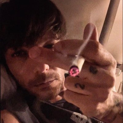louisjaguart's profile picture. nothing's ever easy to be honest i'm not easy on myself