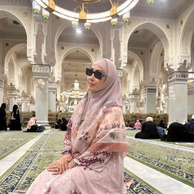 fatimahkhairu's profile picture. Markets rise & fall 💹, but my trust stays firm ☪️
👩👧👦 Proud Mom of 2 | 🌸 Alhamdulillah always
"اور اللہ پر بھروسہ کرو، اور اللہ ہی کارساز کافی ہے" (الاحز