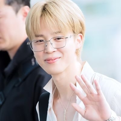 LatinoPark's profile picture. Comunidad dedicada a apoyar en diferentes aspectos al Lead Vocalist y Main Dancer de @BTS_twt 🐣💛 #PARKJIMIN