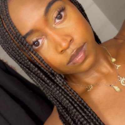 CYBERC3L3BRITY's profile picture. #oluwatoyinsalau 💜