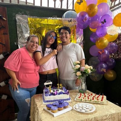 VekySama's profile picture. Maestra