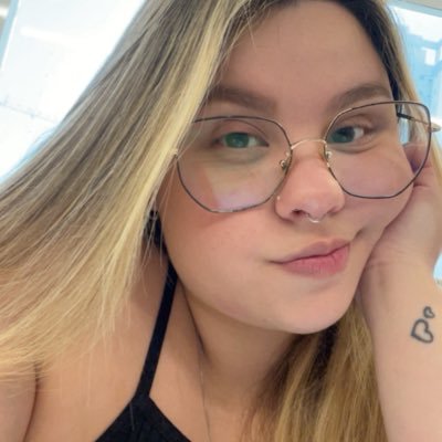 dezessetebias's profile picture. jacaré parado vira bolsa de madame
