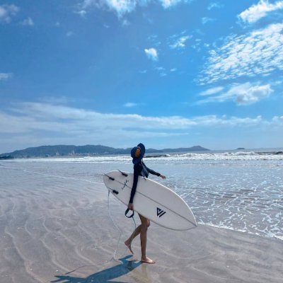 Chasing waves 🏄♂️ and breaking news 📰. Family ❤️ and quality content are top priorities. I only follow you if your posts resonate with me.